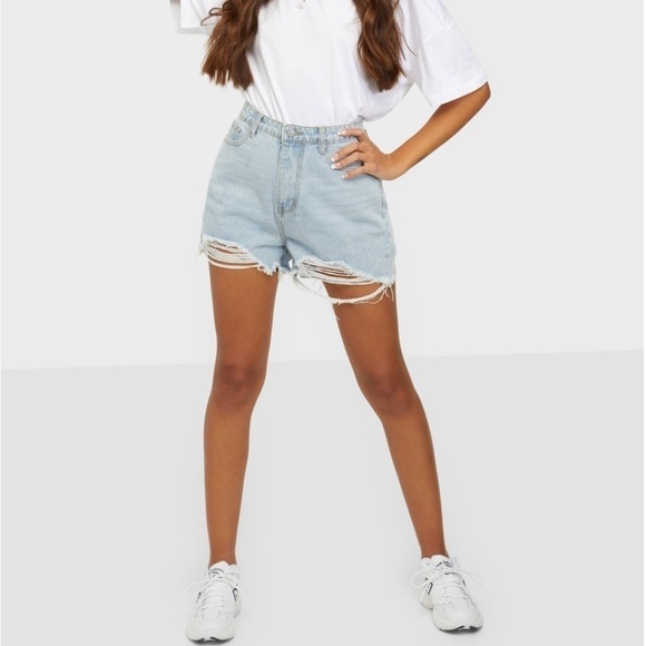 NWT Missguided High Rise Distressed Light Wash Denim Shorts - Picture 3 of 16